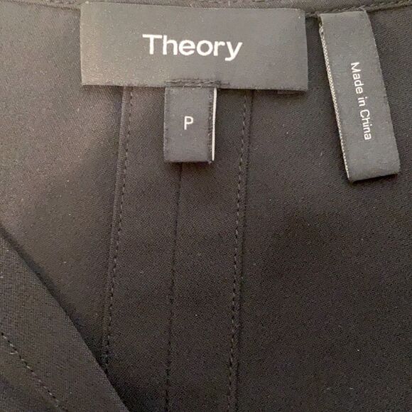 THEORY 100% Silk Back Slit Blouse. Black. Size XS/P - Picture 7 of 8